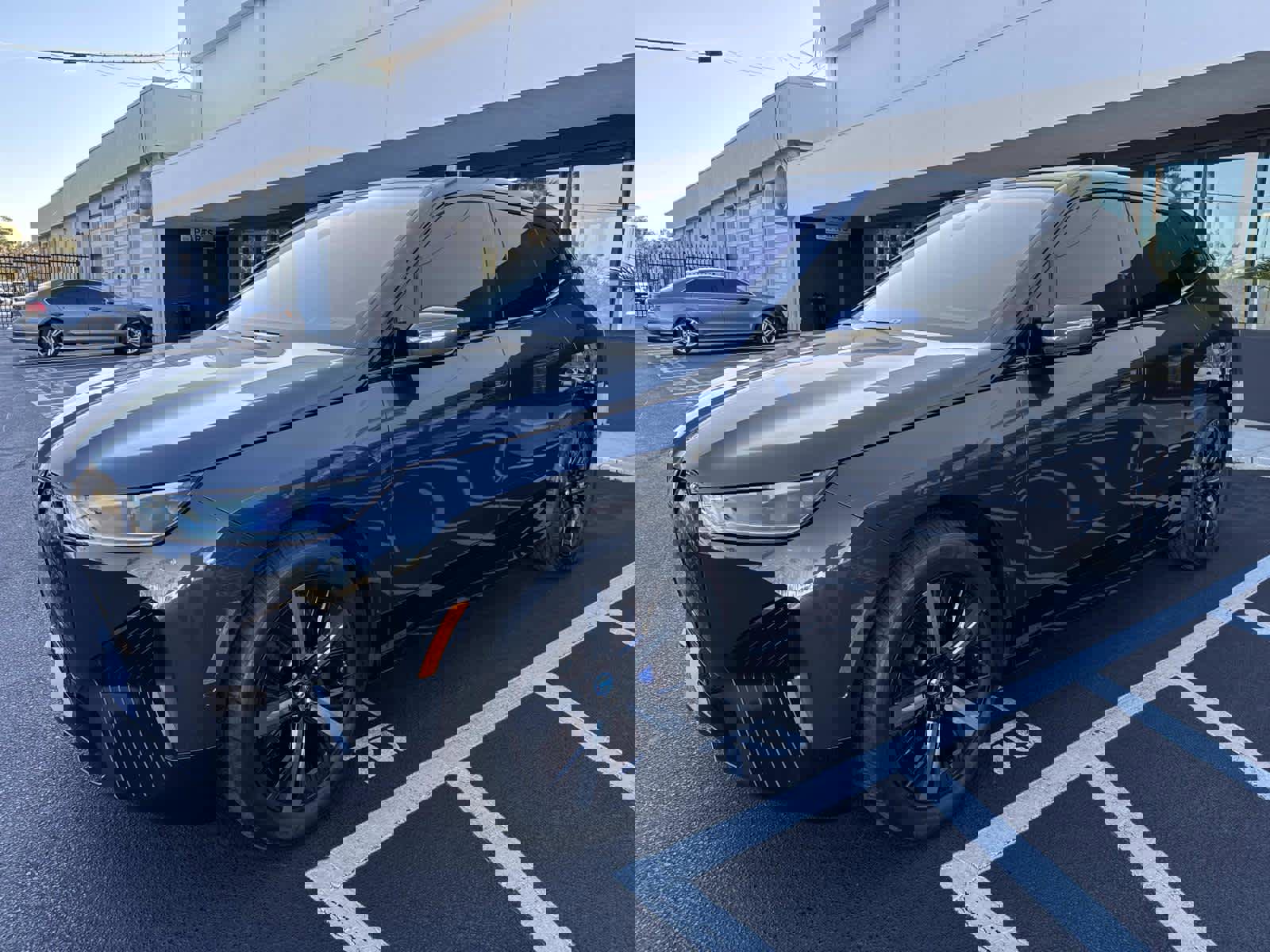 Certified 2025 BMW iX xDrive50 w/ Premium Package image 7