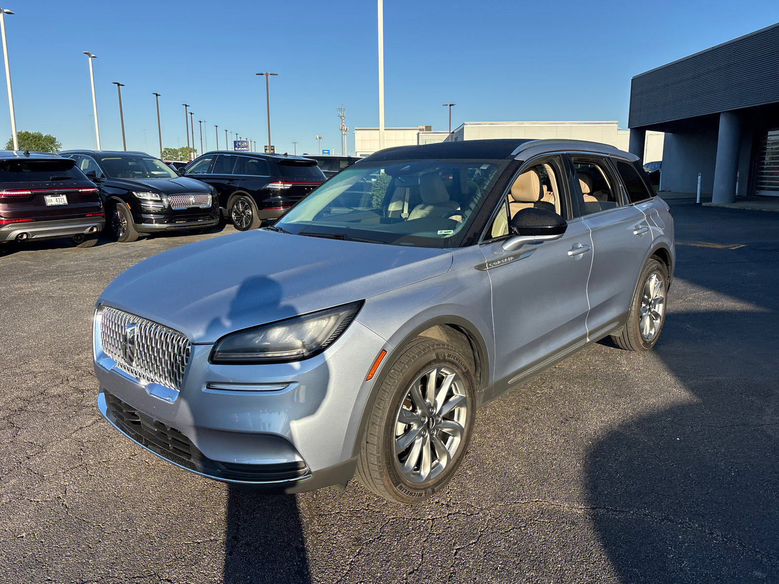 Used 2022 Lincoln Corsair AWD w/ Premium Package image 3