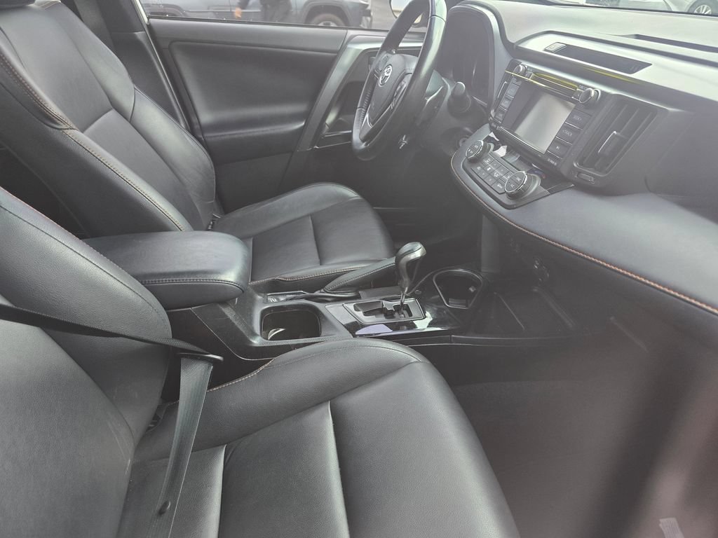 Used 2018 Toyota RAV4 SE w/ Protection Package AWD/4WD image 13
