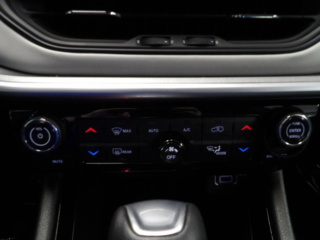 Used 2025 Jeep Compass Limited image 33