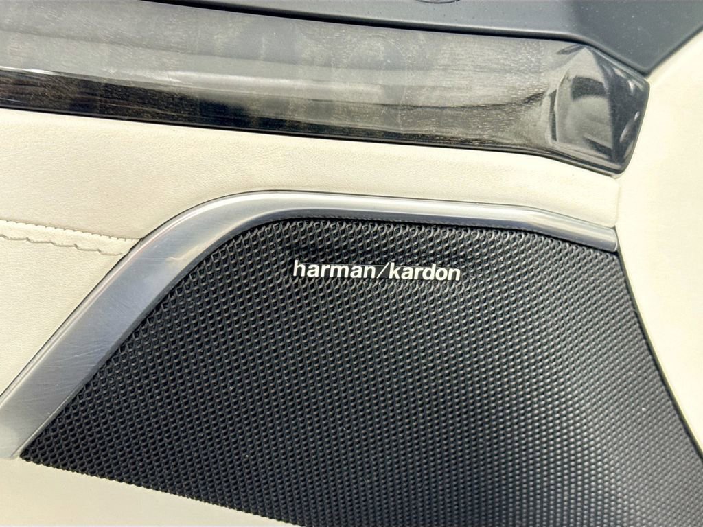 Used 2017 Mercedes-Benz SL 550 image 23