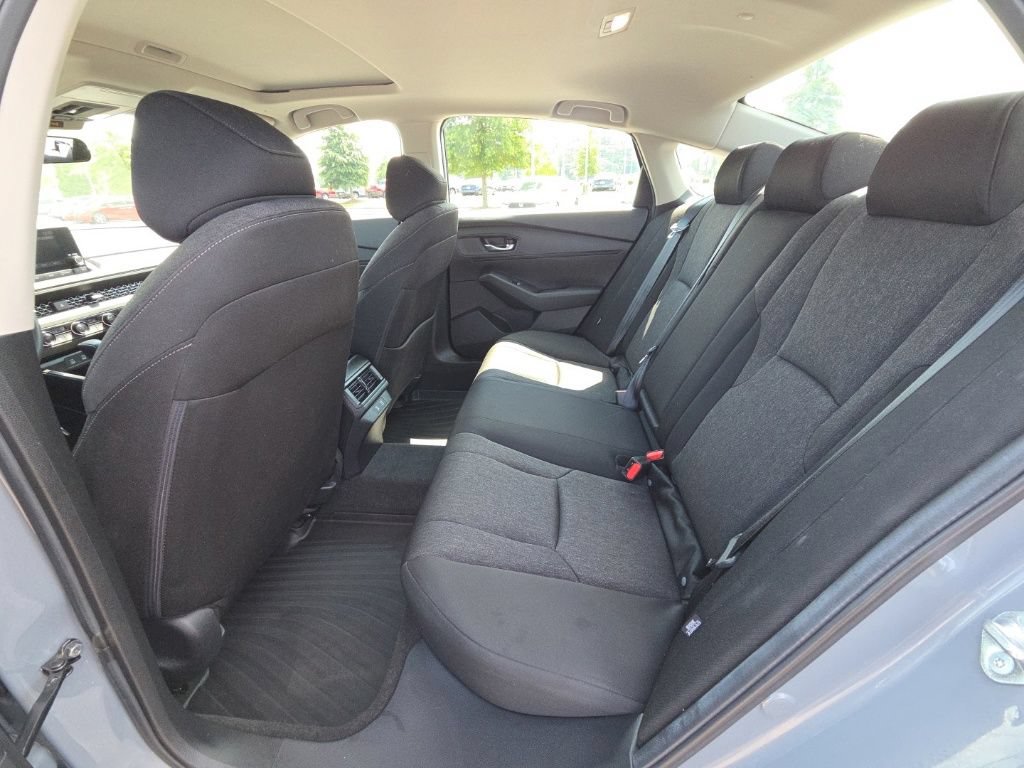Used 2025 Honda Accord SE image 12