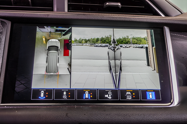 Used 2024 GMC Yukon XL Denali AWD/4WD image 29