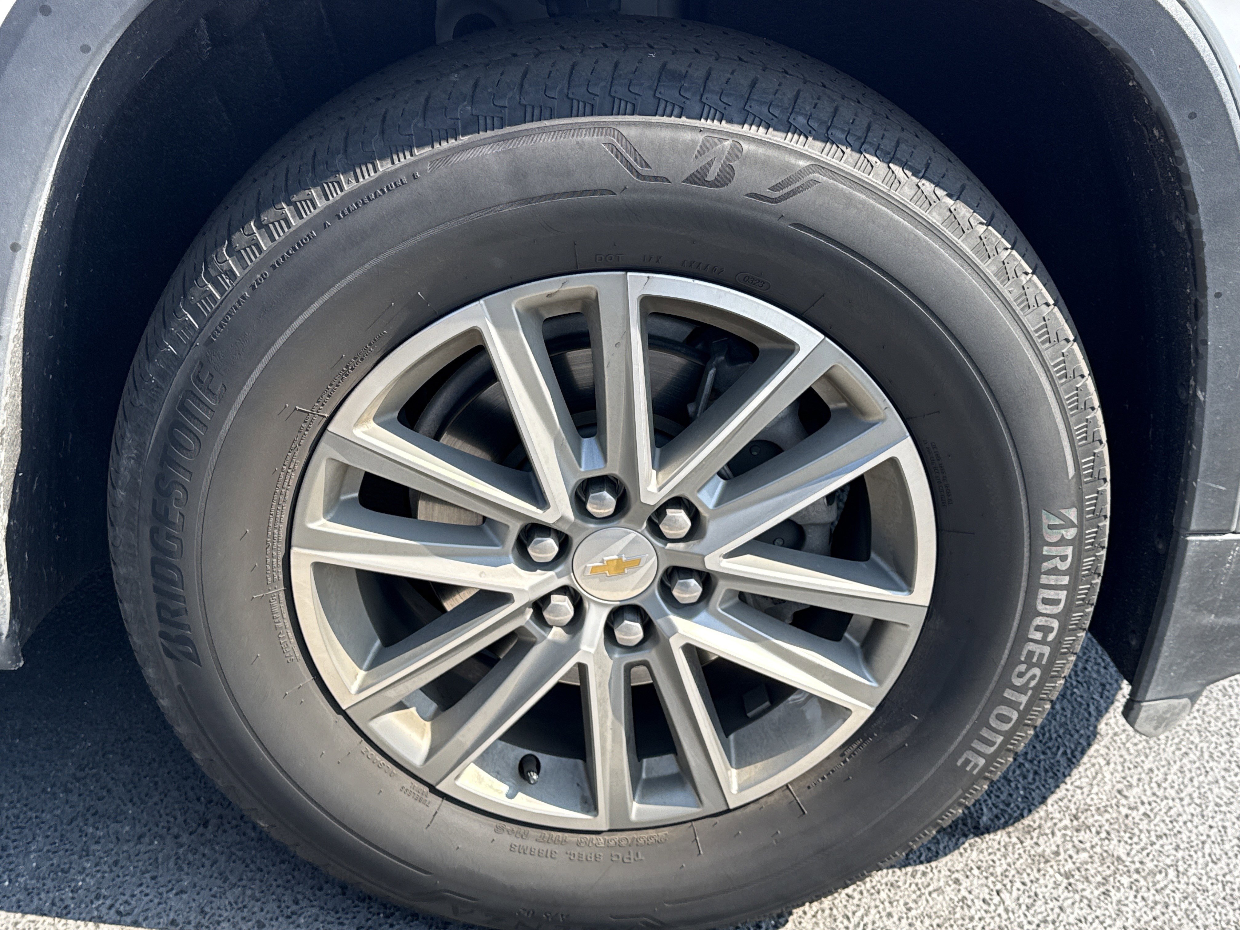 Used 2023 Chevrolet Traverse LT image 25