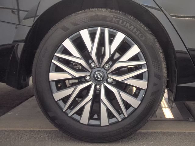 Used 2024 Nissan Altima 2.5 SV w/ SV Premium Package FWD image 3