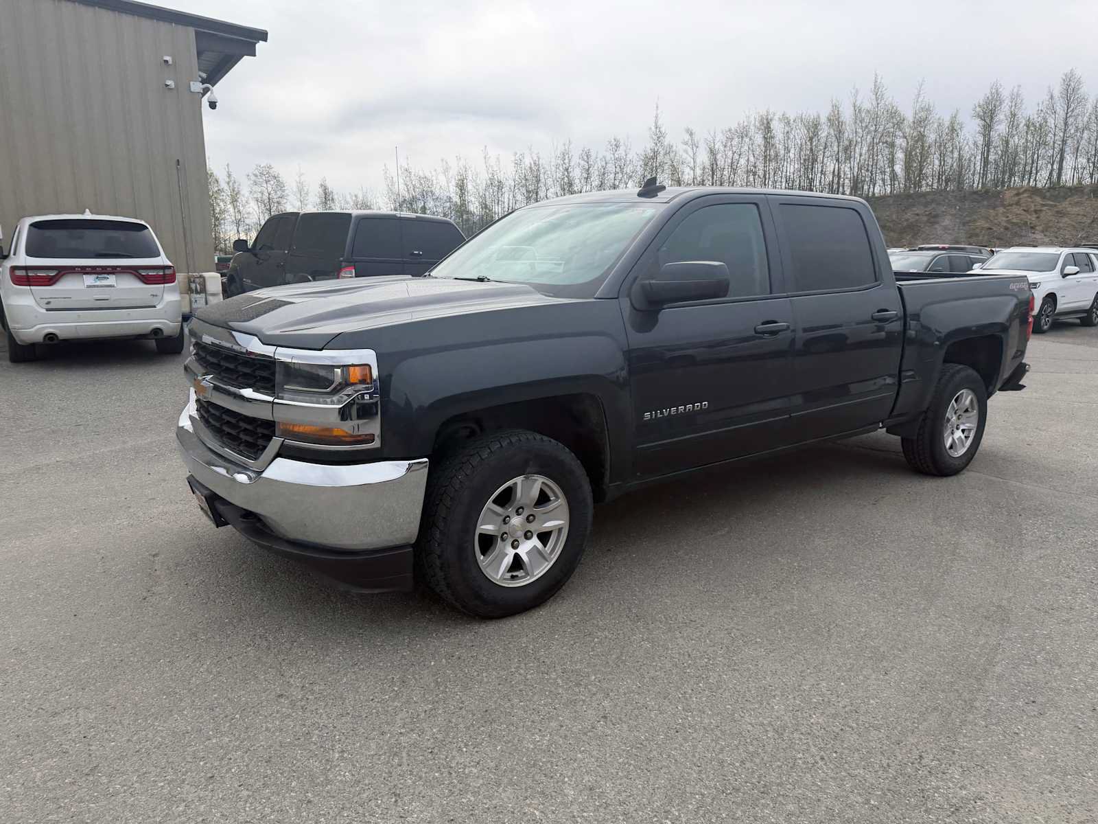 Used 2017 Chevrolet Silverado 1500 LT AWD/4WD image 3