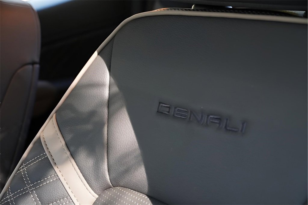 New 2026 GMC Canyon Denali image 12