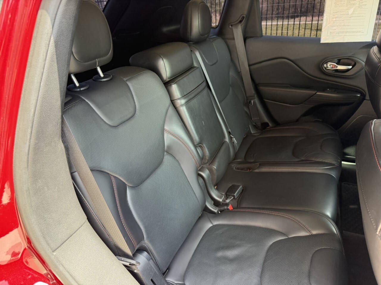 Used 2017 Jeep Cherokee Trailhawk AWD/4WD image 15