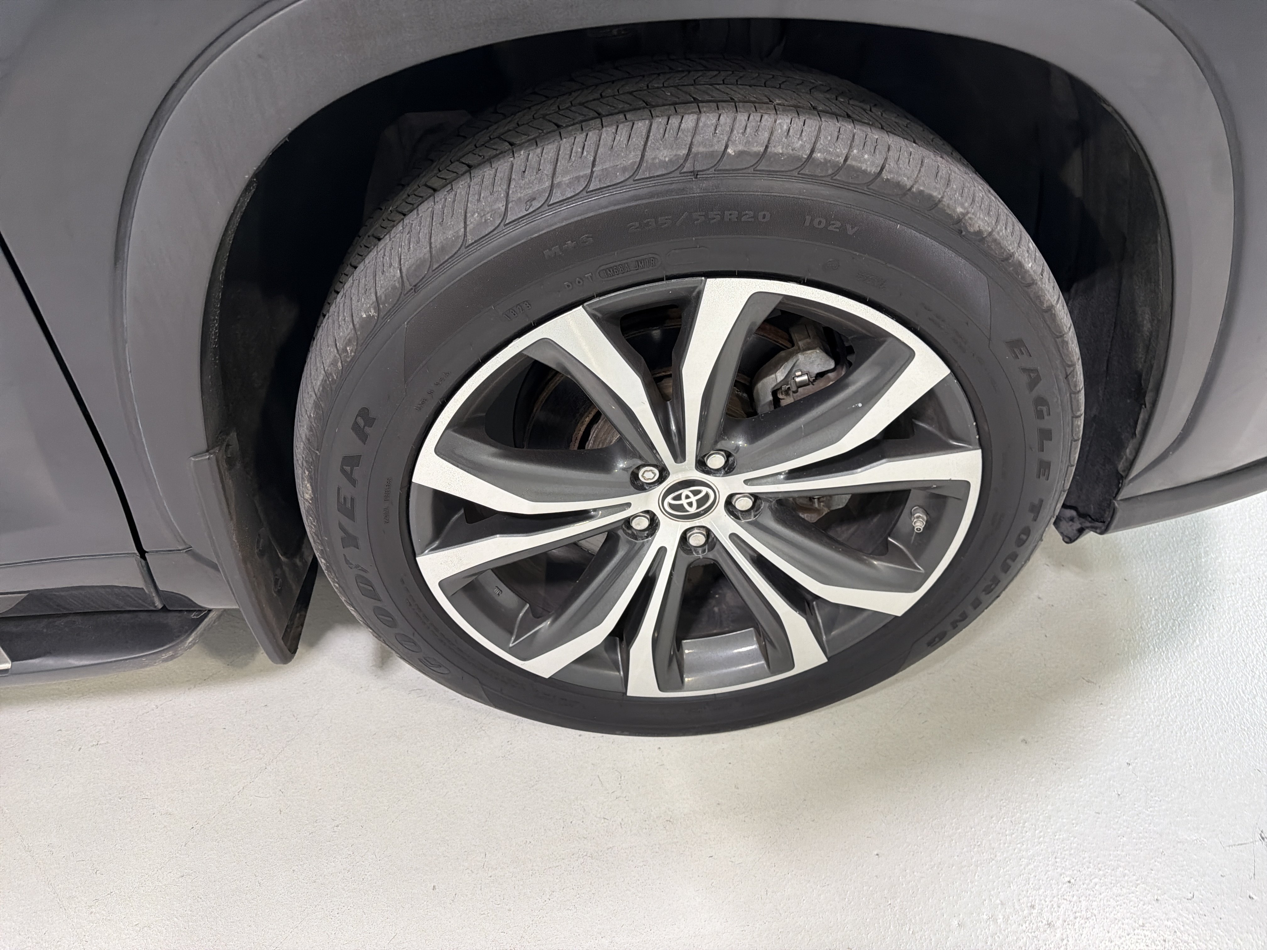 Used 2021 Toyota Highlander XLE FWD image 14