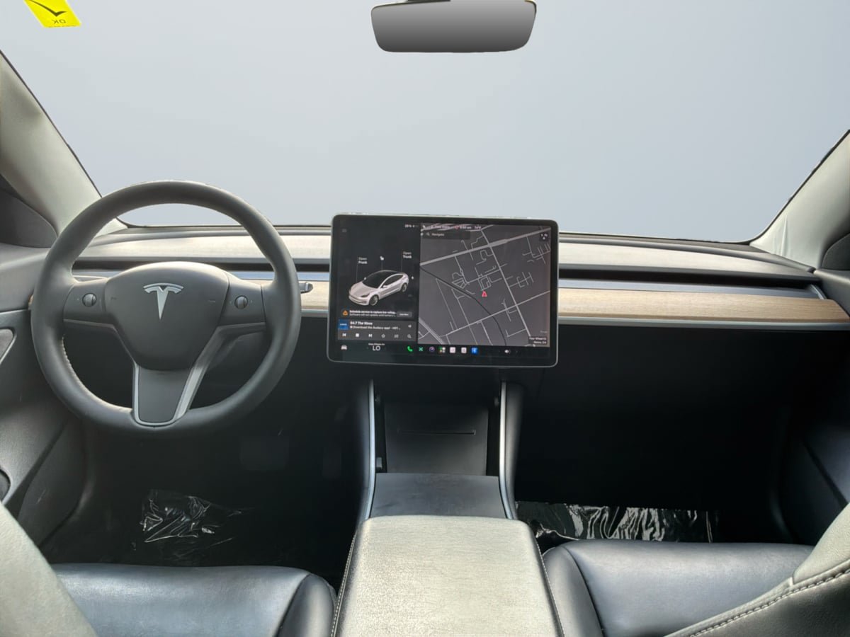Used 2020 Tesla Model 3 Standard Range RWD image 10
