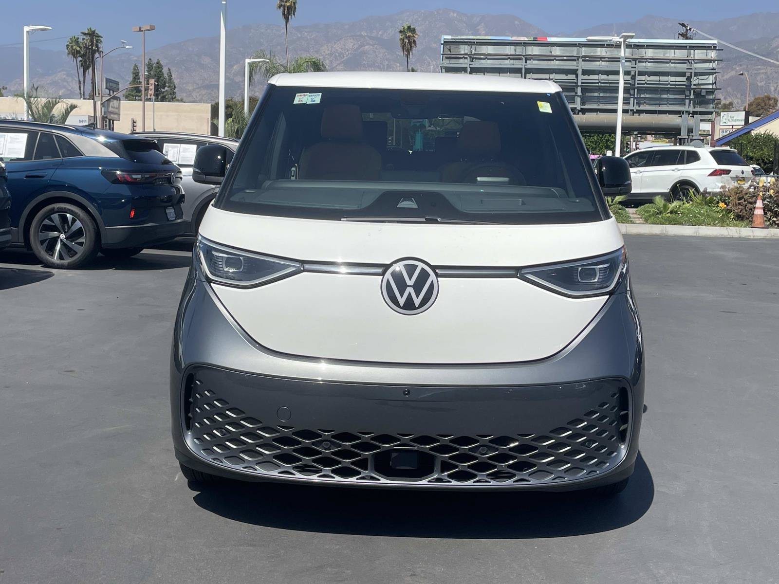 Certified 2025 Volkswagen ID. Buzz Pro S Plus AWD/4WD image 2
