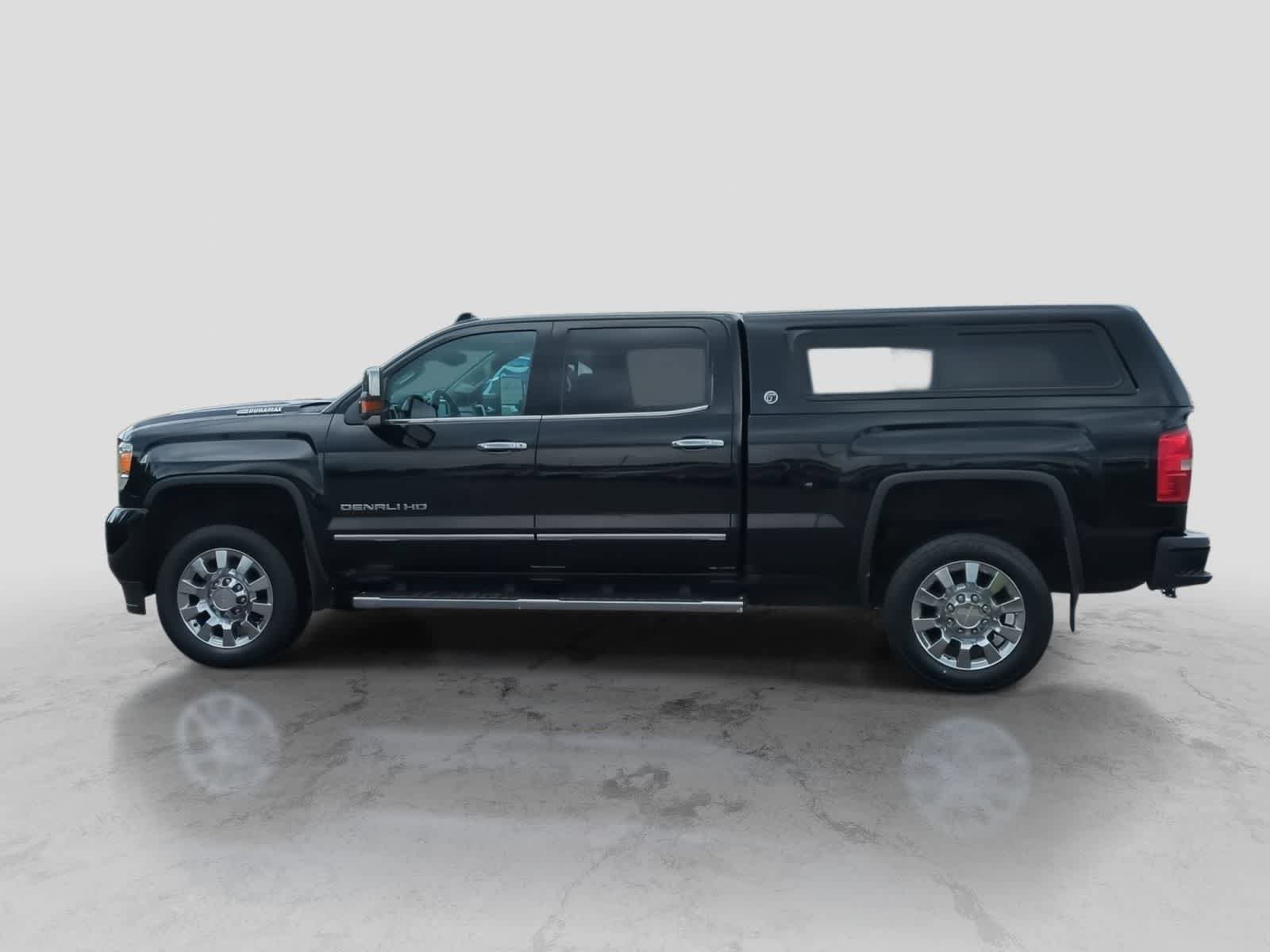 Used 2017 GMC Sierra 2500 Denali w/ Suspension Package, Off-Road AWD/4WD image 5