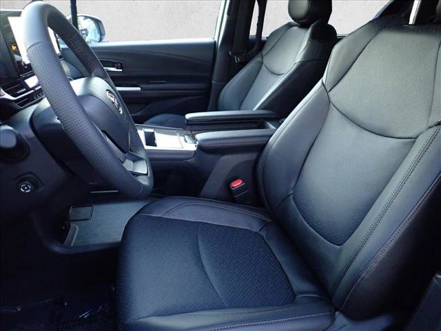Used 2025 Toyota Sienna Platinum image 13