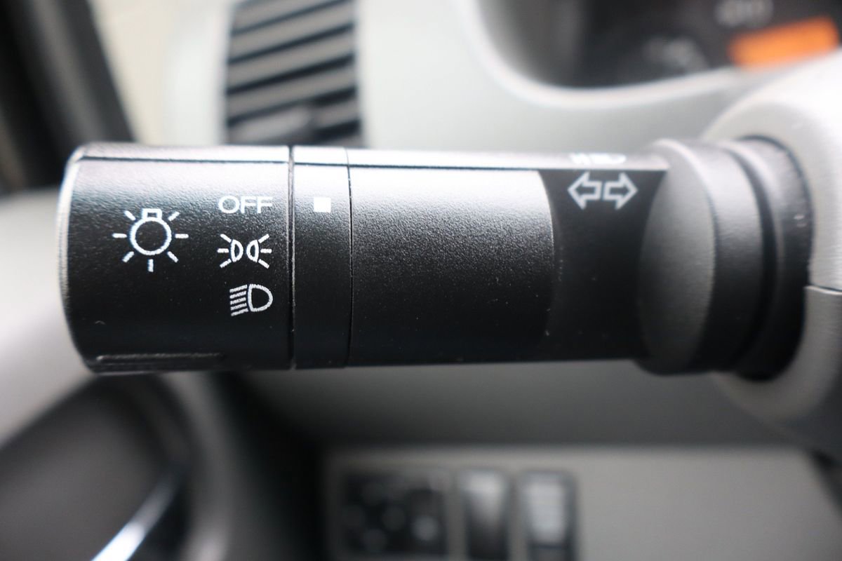 Used 2006 Nissan Frontier SE w/ (P01) Power Pkg AWD/4WD image 30
