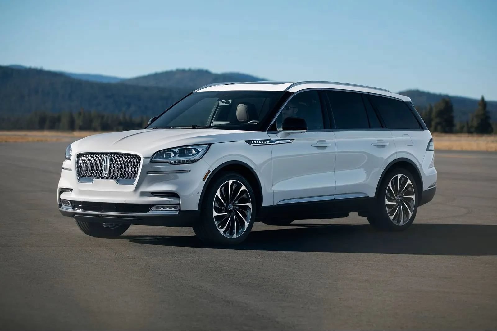 Used 2020 Lincoln Aviator Reserve w/ Equipment Group 202A AWD/4WD image 1