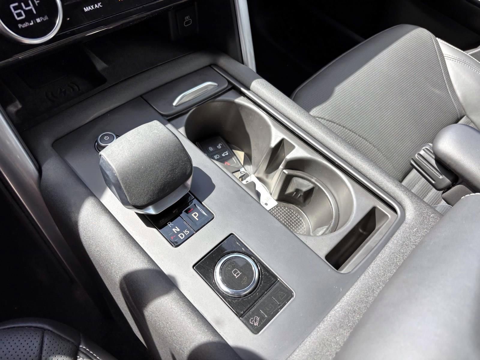 Used 2025 Land Rover Discovery Metropolitan Edition AWD/4WD image 18
