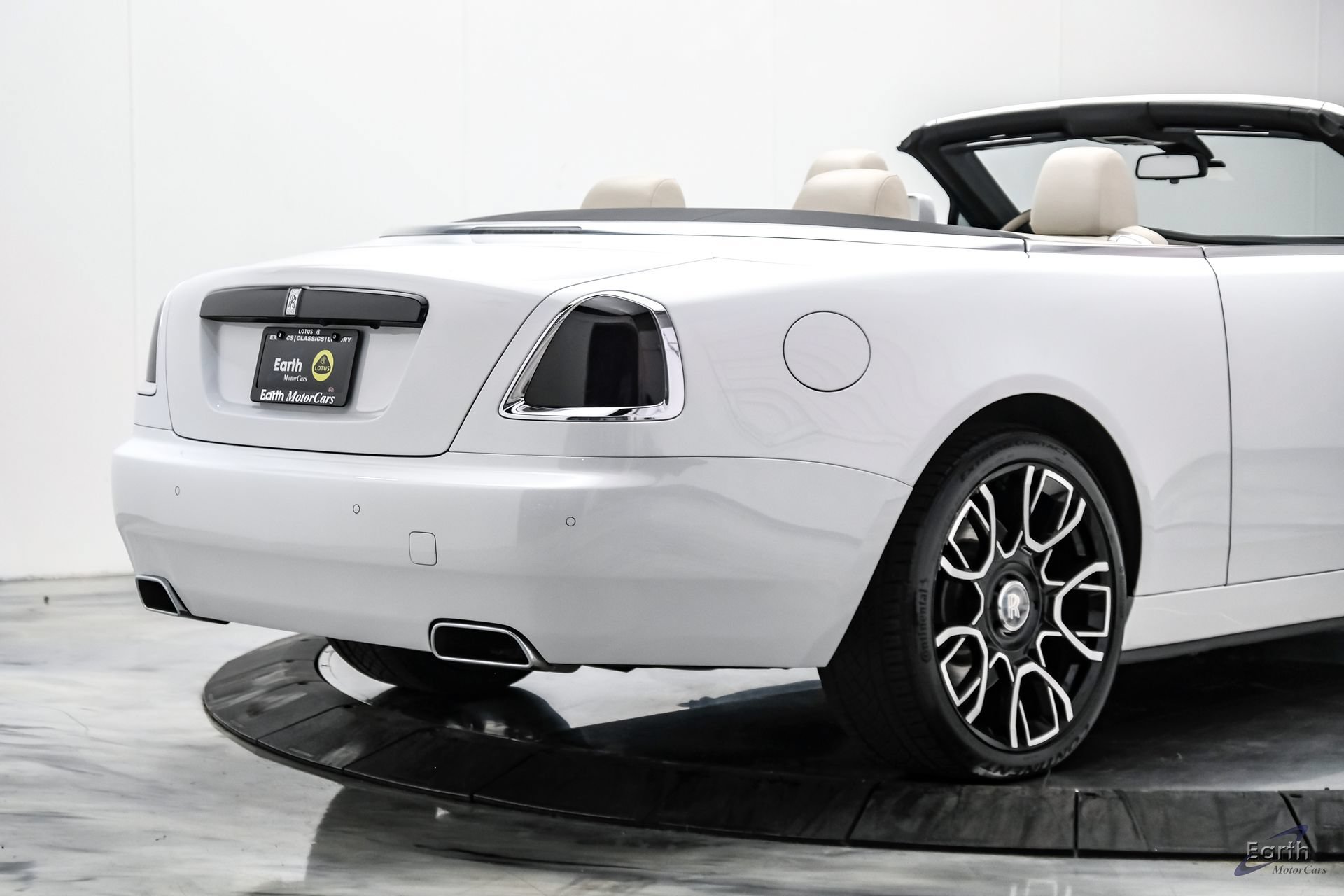 Used 2017 Rolls-Royce Dawn RWD image 23