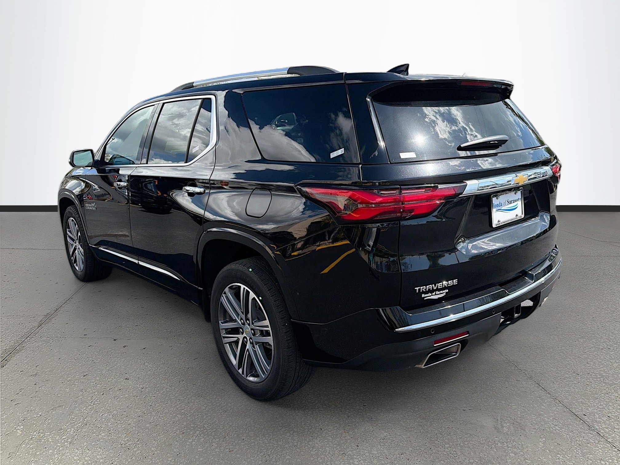 Used 2023 Chevrolet Traverse High Country image 6
