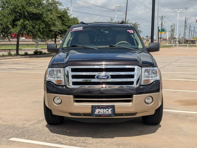 Used 2013 Ford Expedition XLT image 2