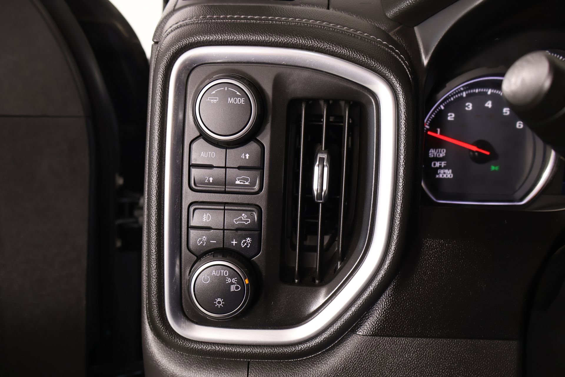 Used 2020 Chevrolet Silverado 1500 RST w/ Texas Edition AWD/4WD image 8
