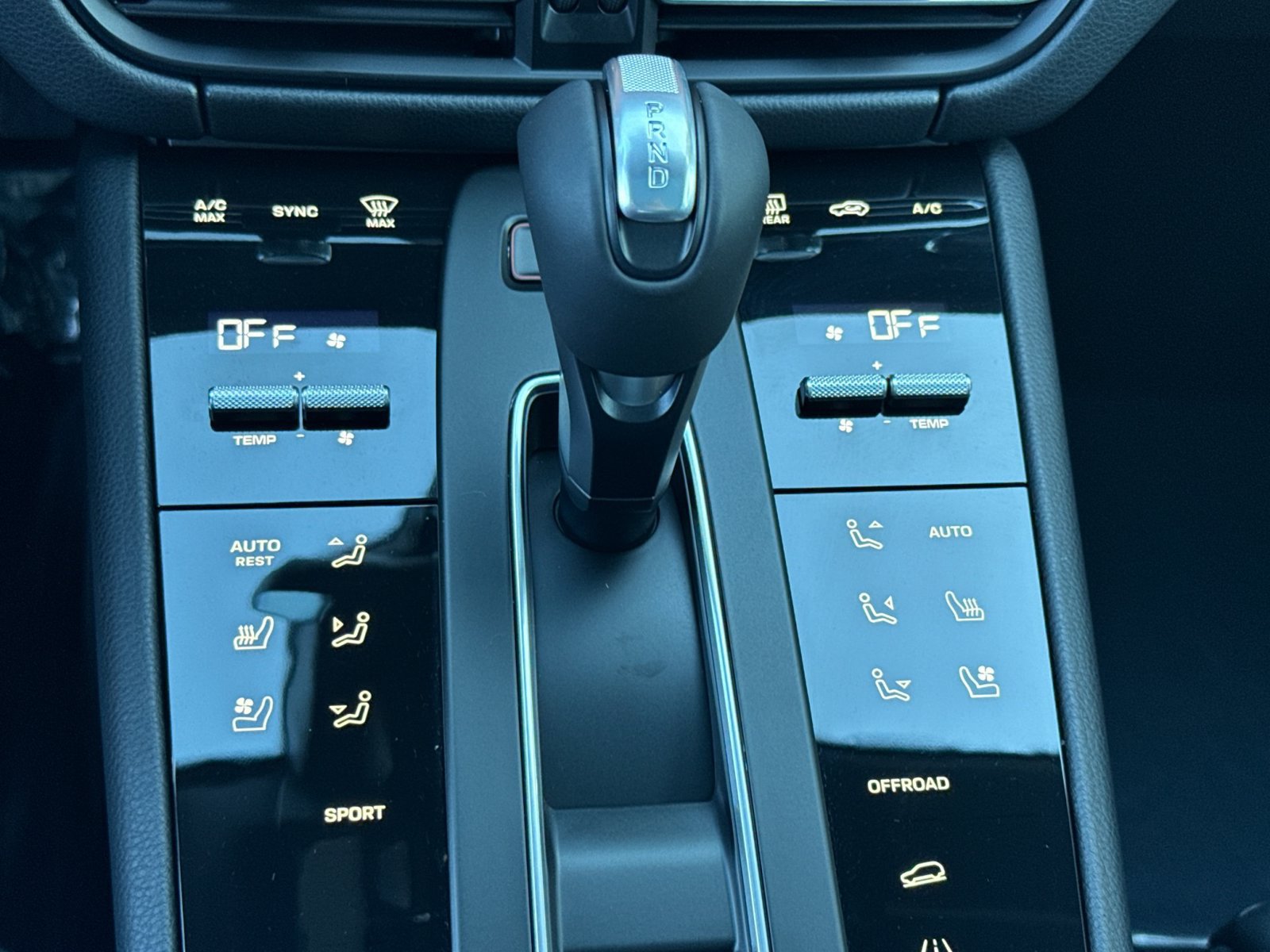 Certified 2026 Porsche Macan AWD/4WD image 24