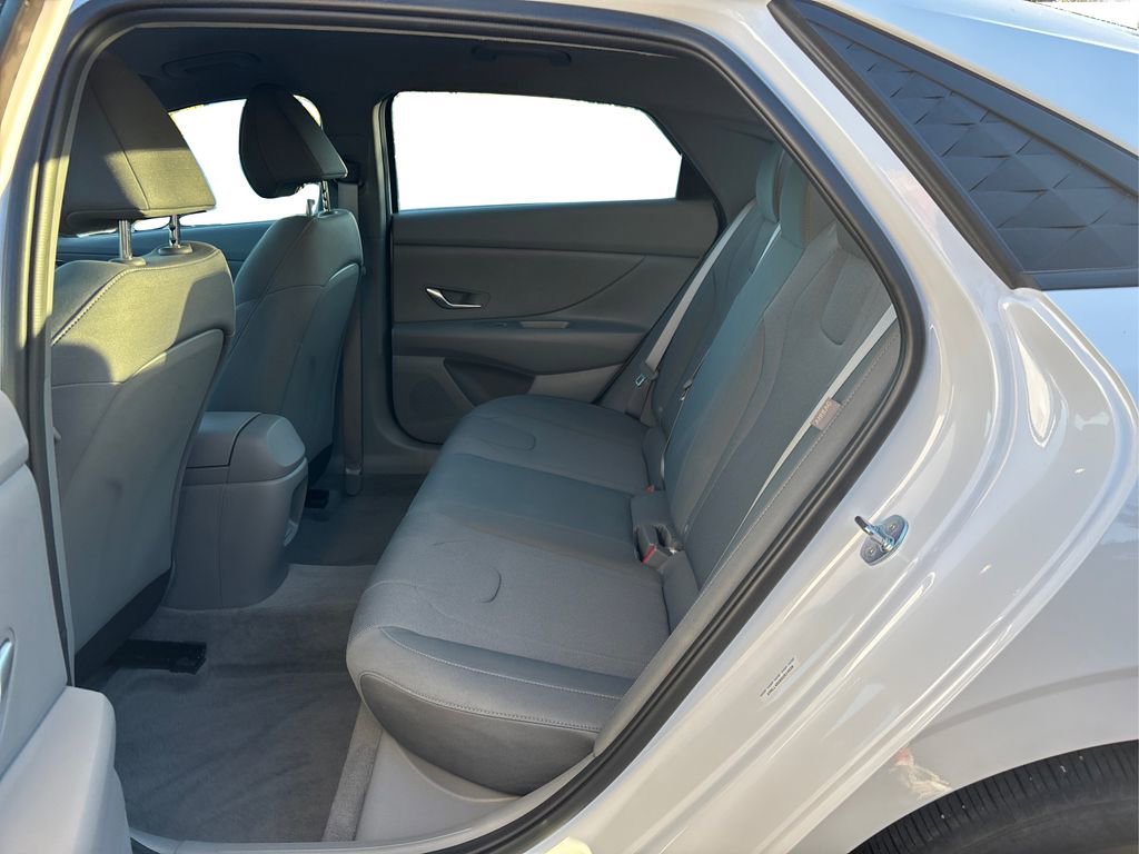 Certified 2025 Hyundai Elantra SE w/ Cargo Package image 10