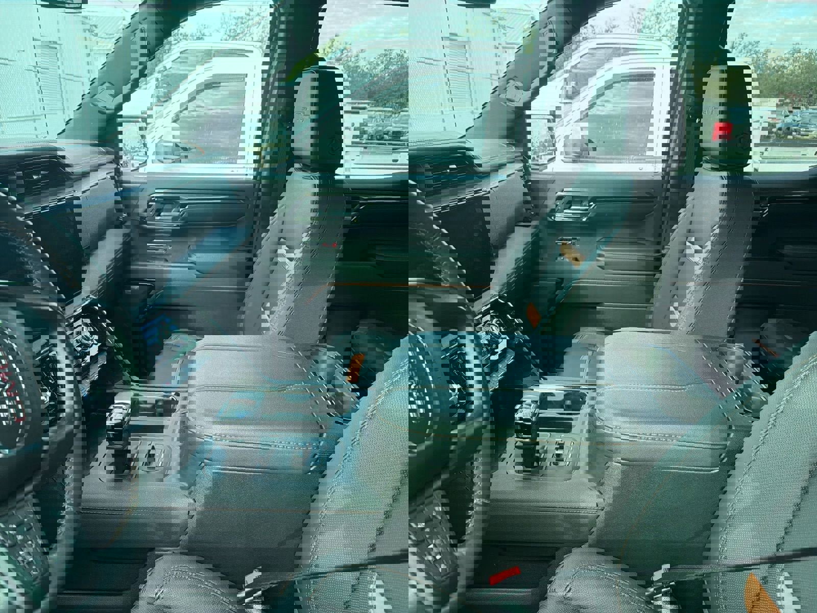 Used 2023 GMC Sierra 1500 AT4 w/ AT4 Preferred Package image 9