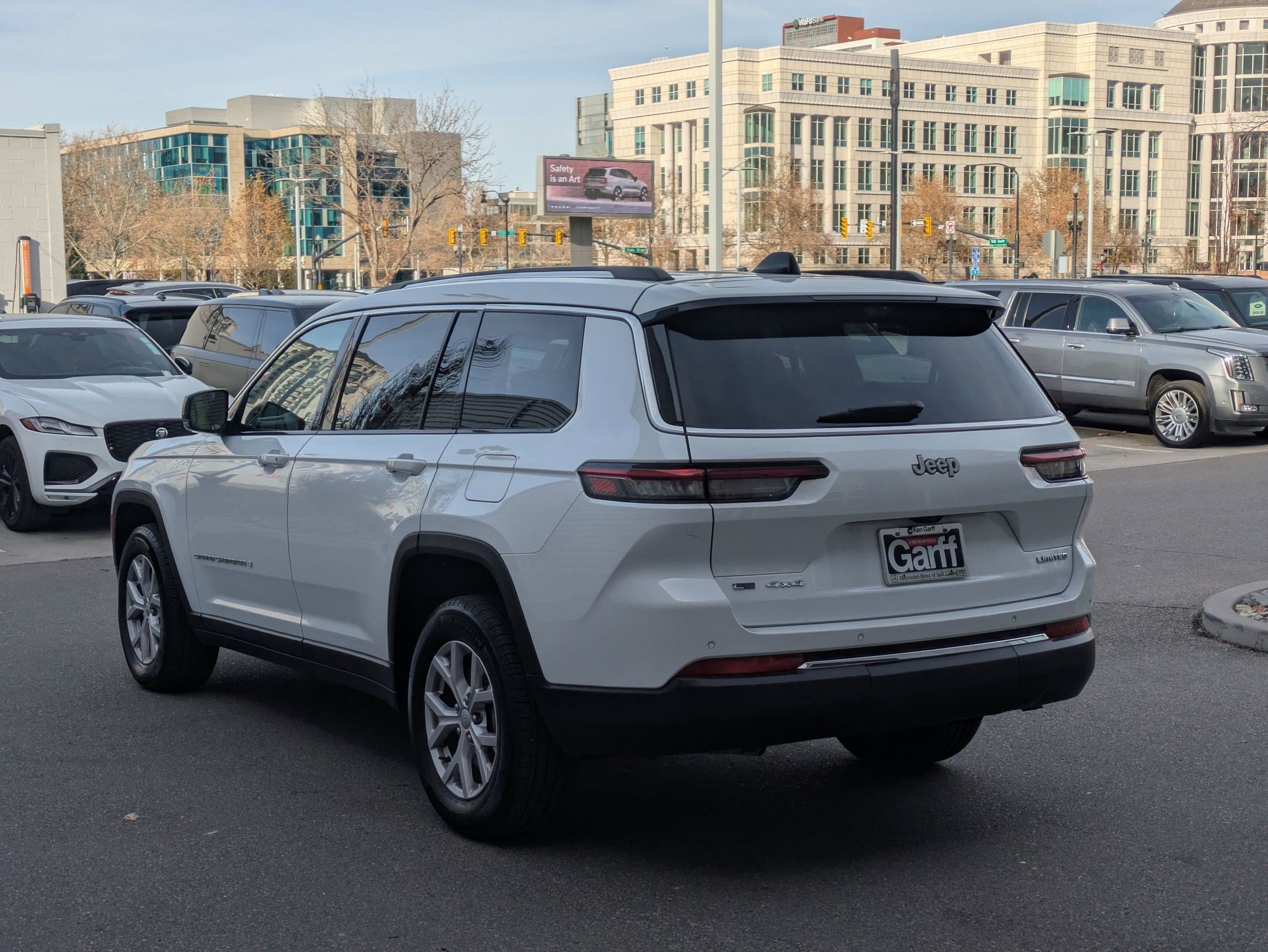 Used 2022 Jeep Grand Cherokee L Limited w/ Luxury Tech Group II image 5