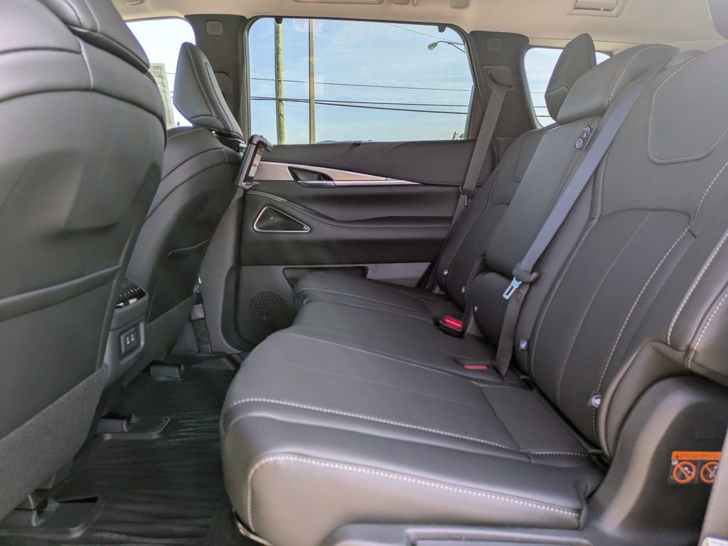New 2026 INFINITI QX60 Luxe w/ Family Package image 16