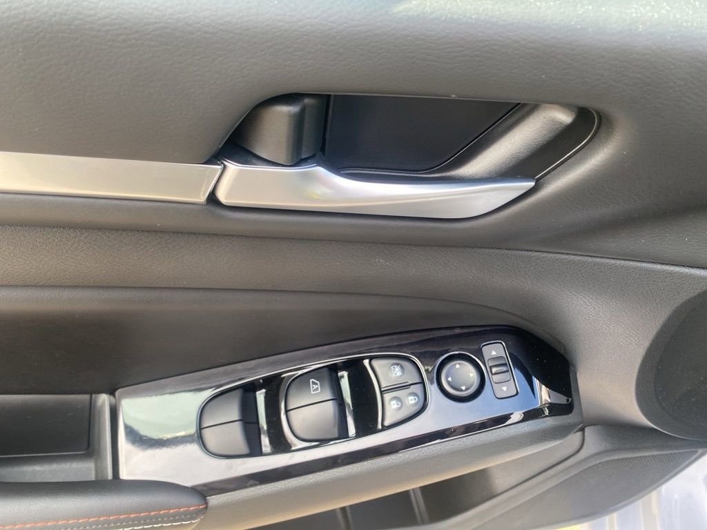 Used 2024 Nissan Altima 2.0 SR image 11