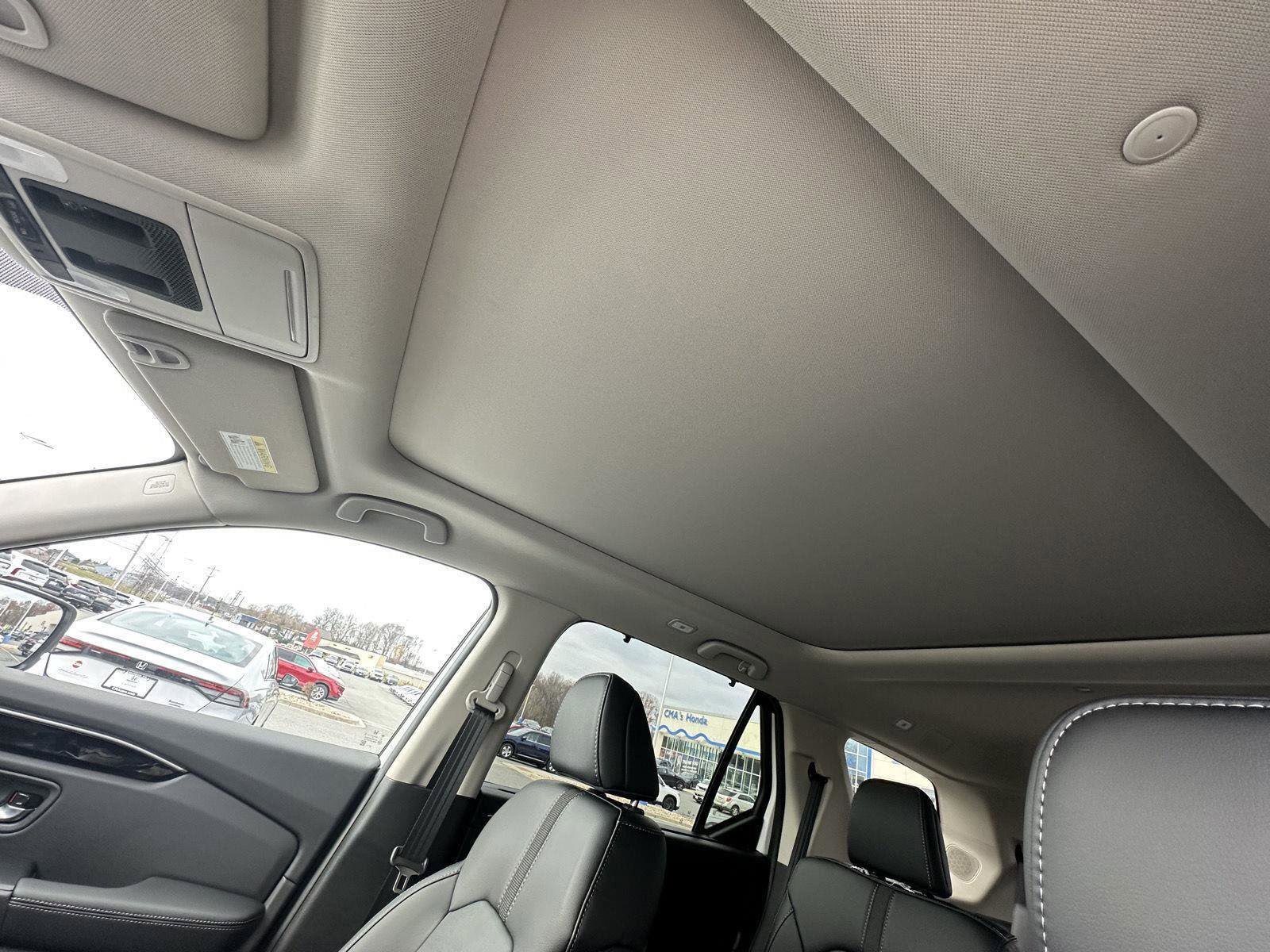 New 2025 Honda Pilot Touring image 24