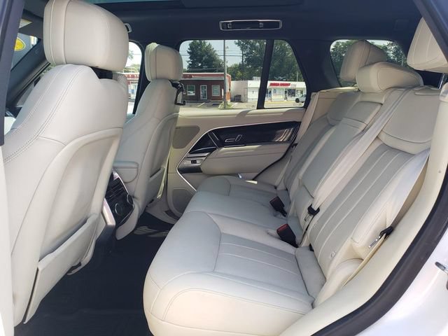 Used 2025 Land Rover Range Rover SE AWD/4WD image 15
