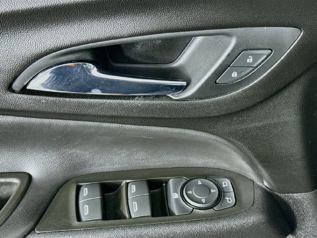Used 2020 Chevrolet Equinox LT FWD image 21