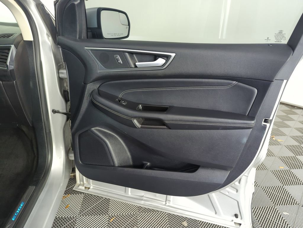 Used 2018 Ford Edge Titanium w/ Equipment Group 301A image 34