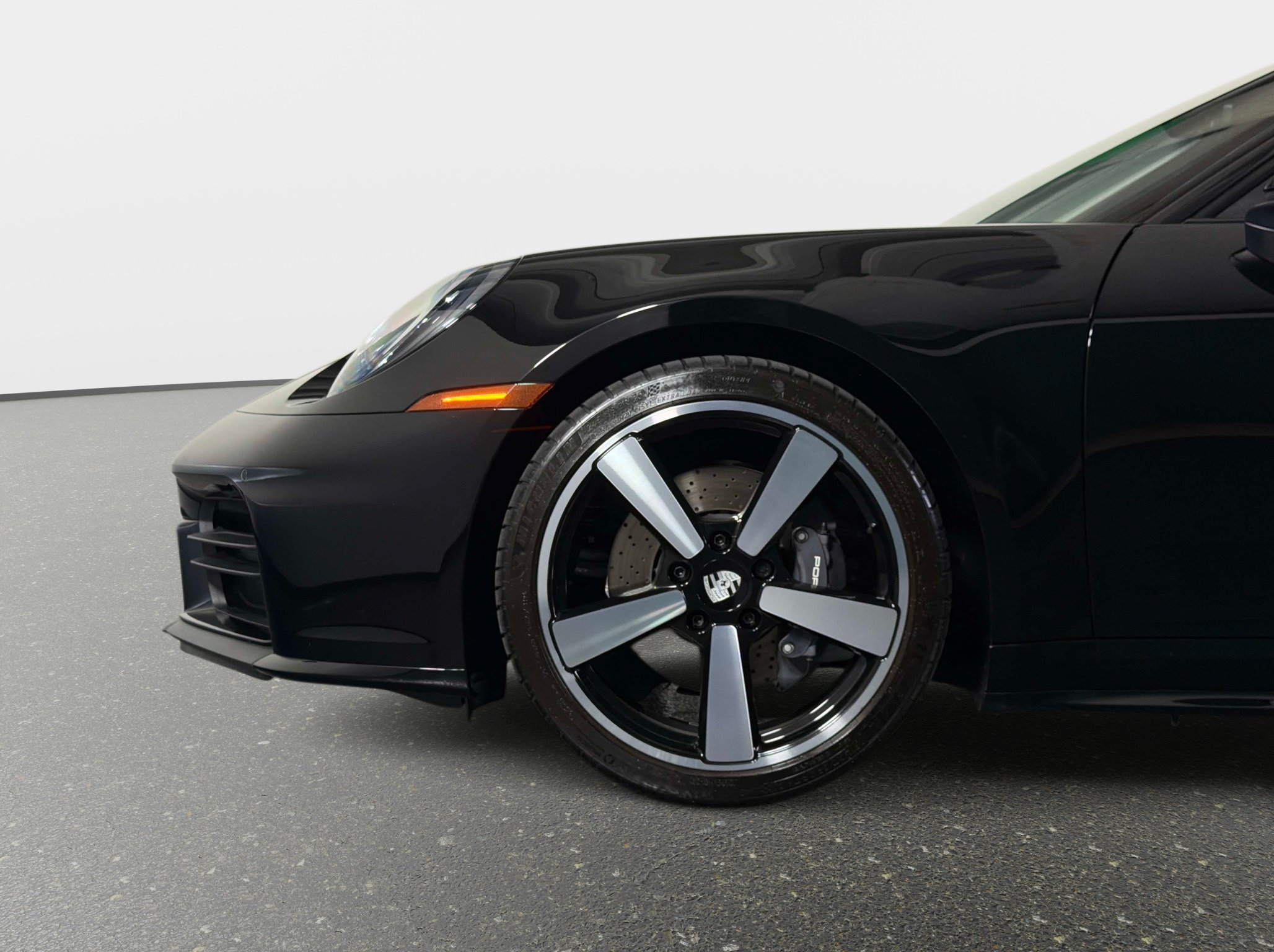 Used 2025 Porsche 911 Carrera RWD image 13