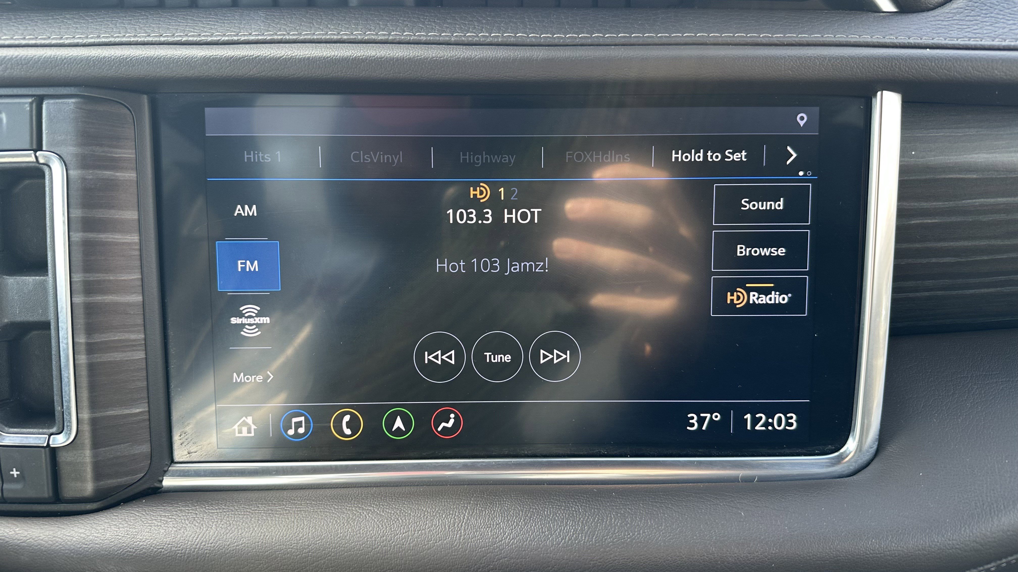 Used 2021 GMC Yukon Denali w/ Denali Premium Package image 25