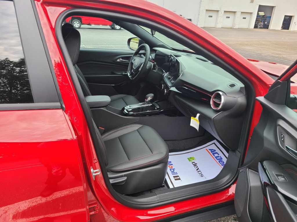 New 2026 Chevrolet Trax RS w/ Driver Confidence Package FWD image 11