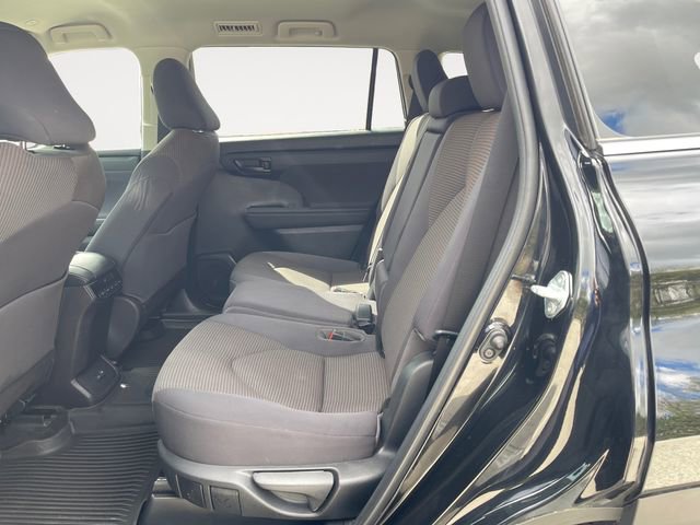 Used 2023 Toyota Highlander LE FWD image 13