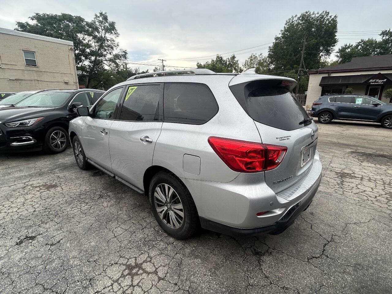 Used 2019 Nissan Pathfinder SL AWD/4WD image 11