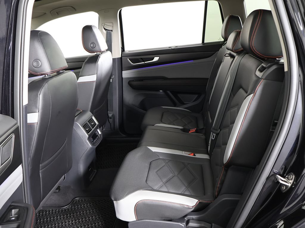 Used 2024 Volkswagen Atlas Peak Edition SEL AWD/4WD image 40