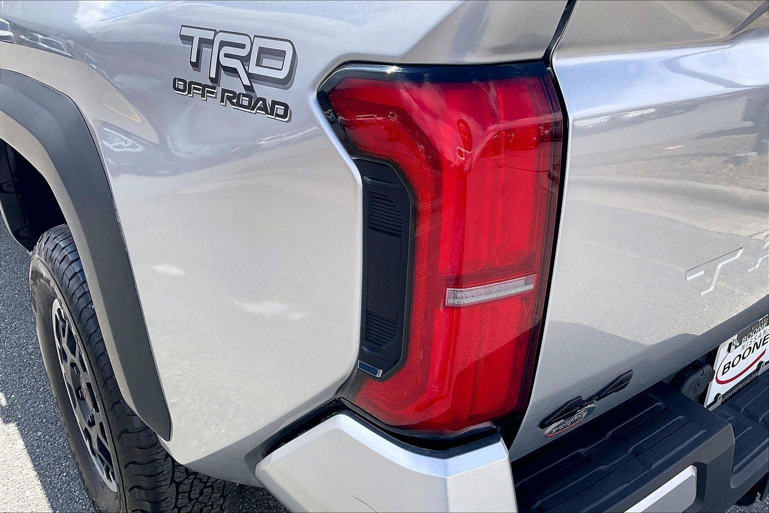 Used 2024 Toyota Tacoma TRD Off-Road image 31