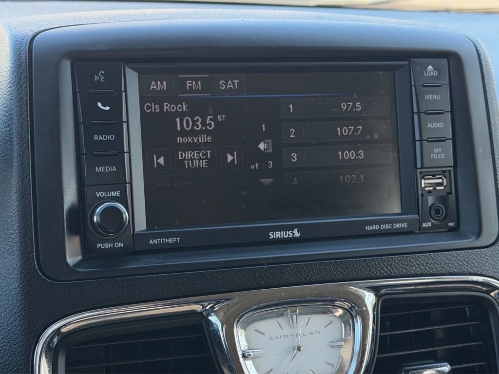 Used 2014 Chrysler Town & Country Touring image 24