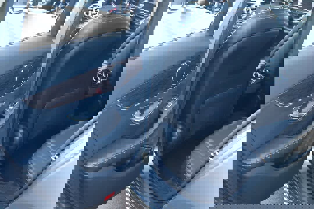 Used 2017 Mercedes-Benz C 300 4MATIC Sedan image 17