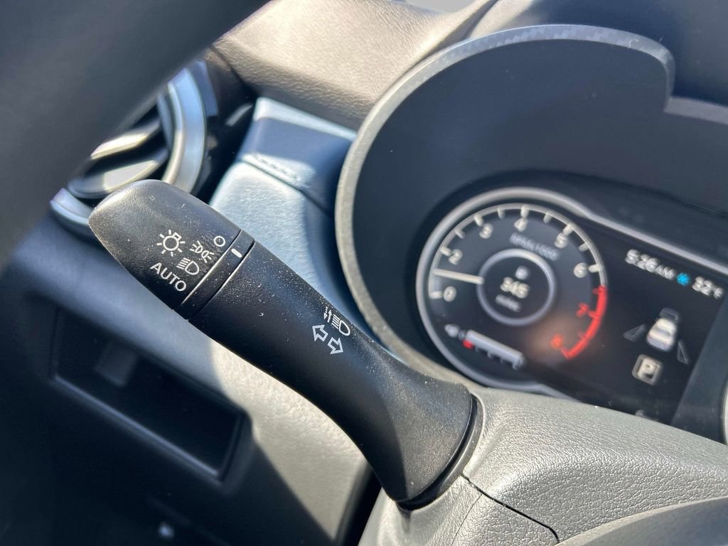 Used 2025 Nissan Versa SV w/ Trunk Package image 24