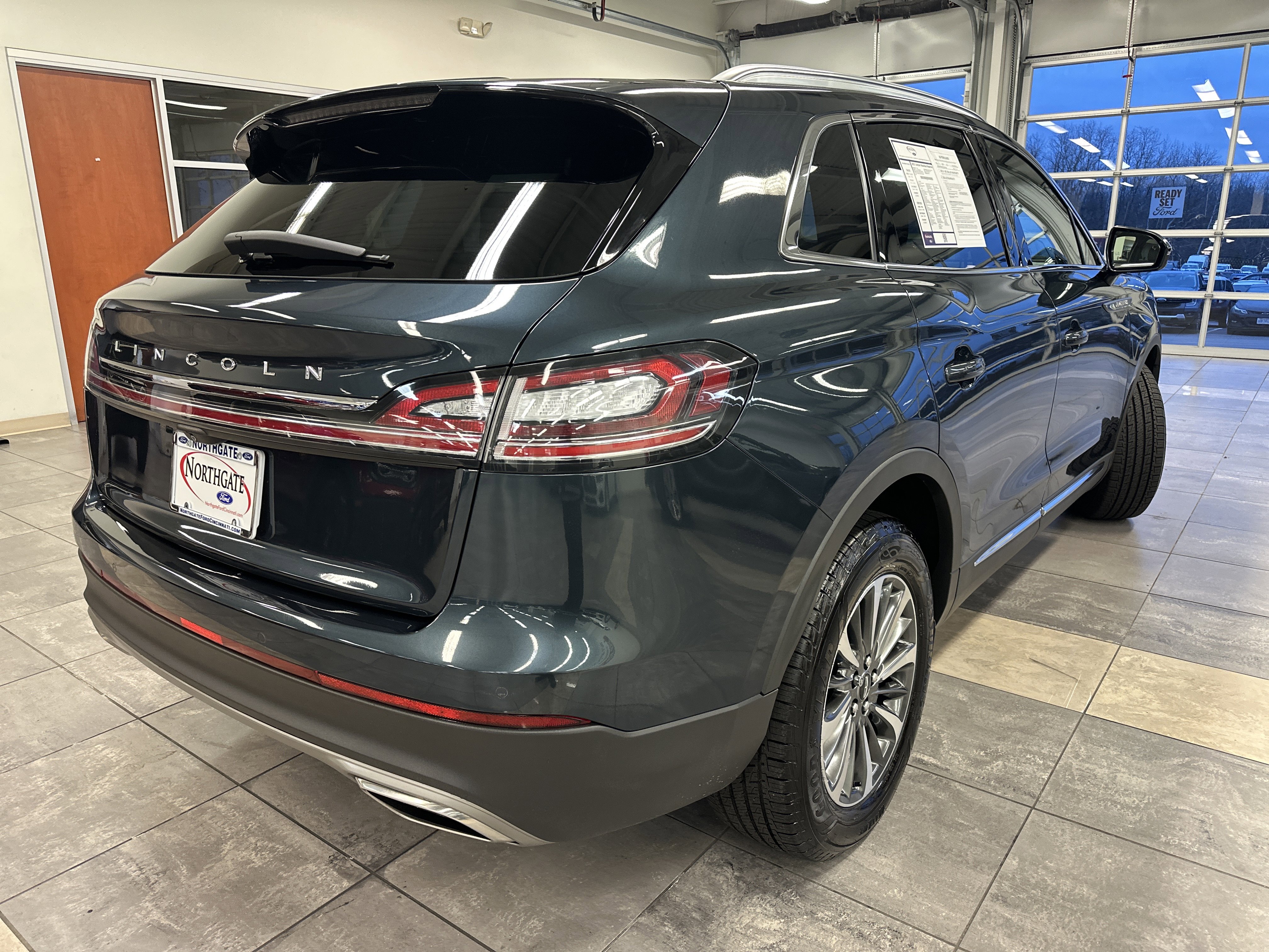 Used 2022 Lincoln Nautilus Reserve w/ Luxury Package image 12