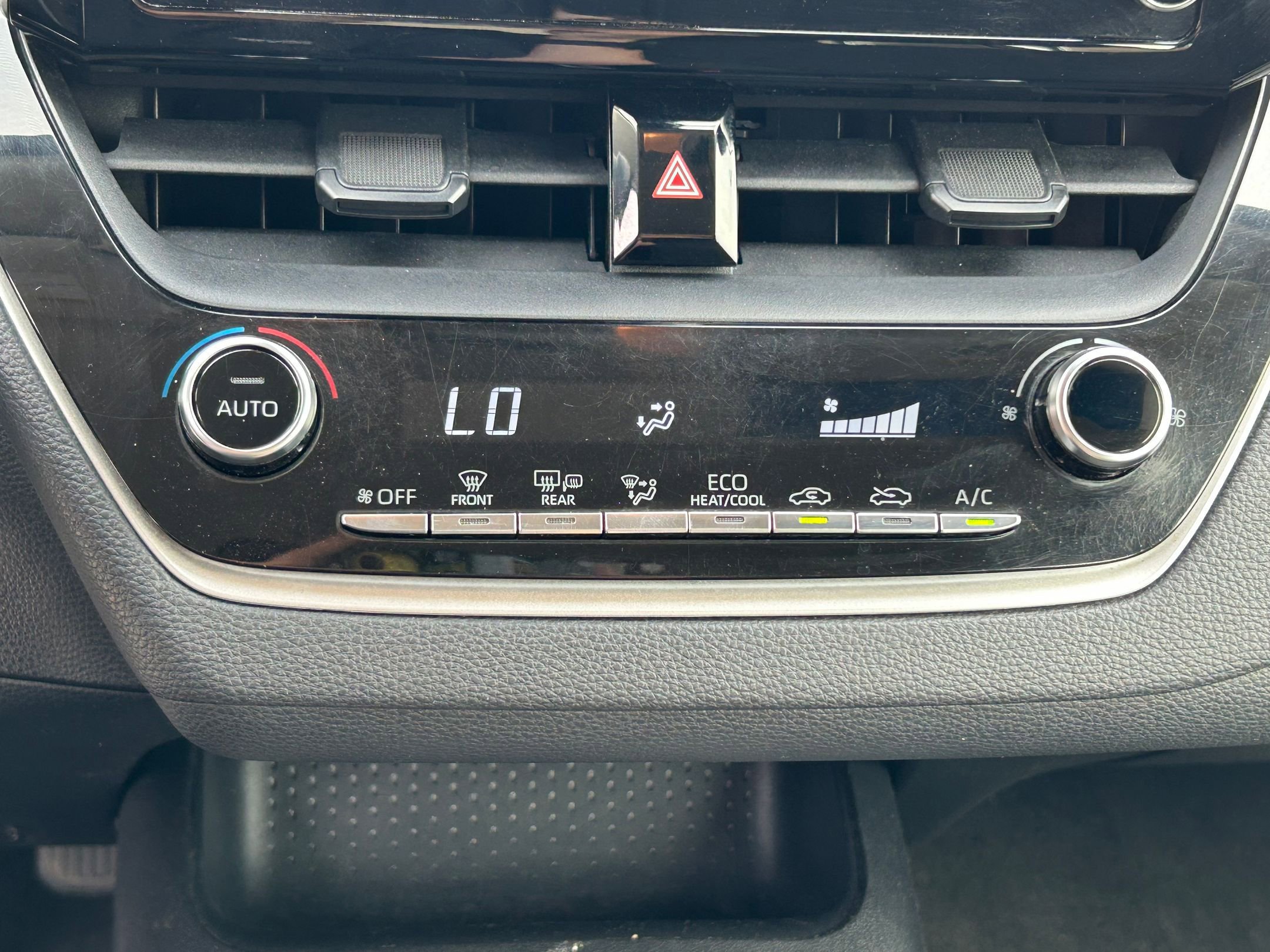 Used 2020 Toyota Corolla LE FWD image 22