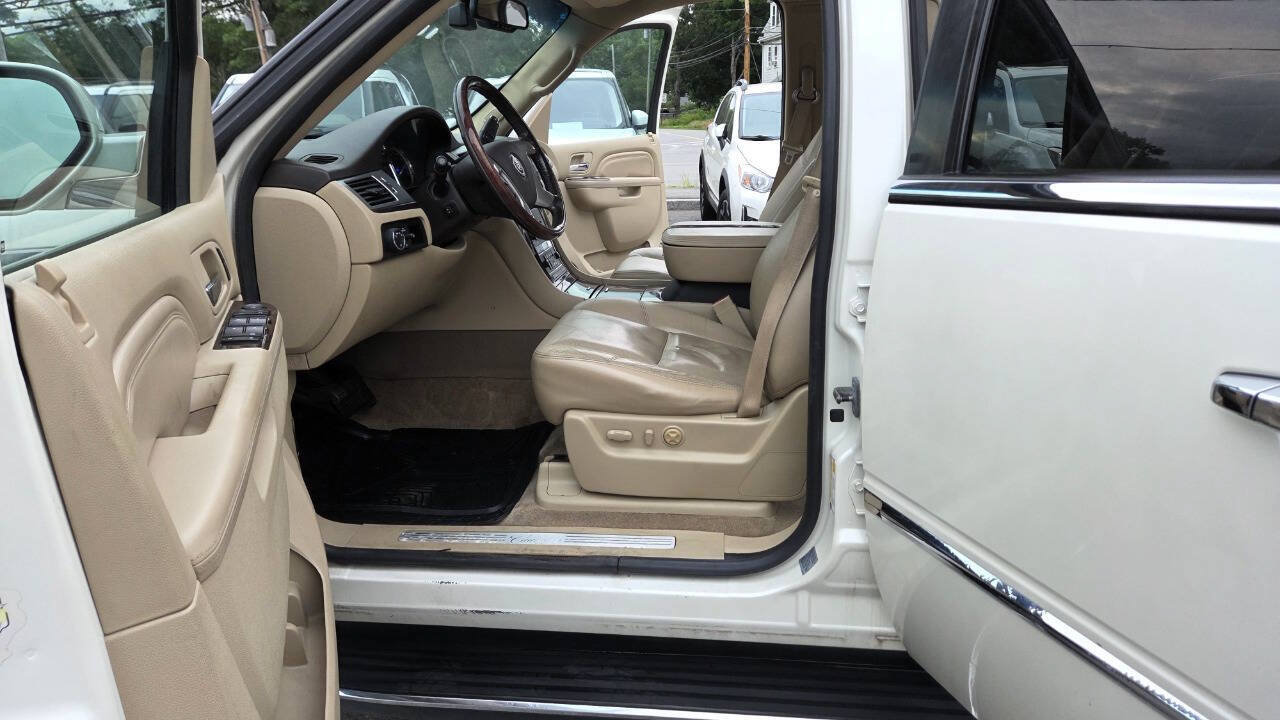 Used 2010 Cadillac Escalade ESV Luxury AWD/4WD image 26