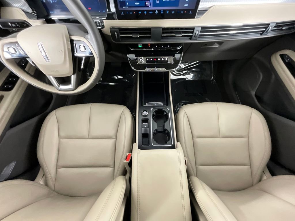 Certified 2024 Lincoln Corsair AWD image 17