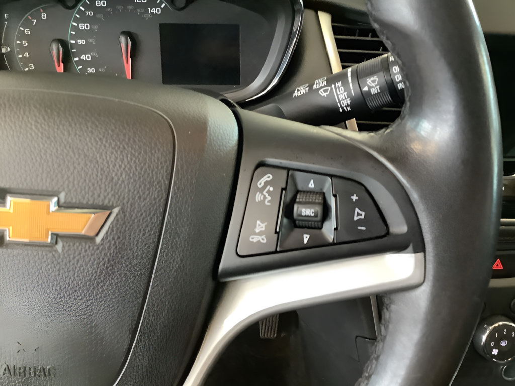 Used 2019 Chevrolet Trax LT w/ LT Convenience Package AWD/4WD image 9