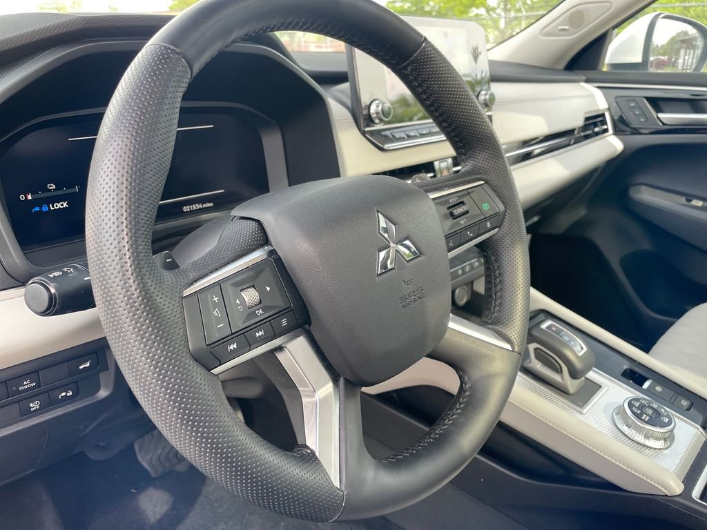 Used 2023 Mitsubishi Outlander SEL AWD/4WD image 16